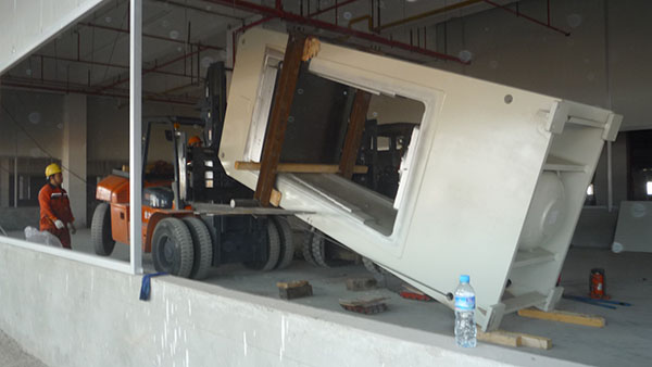 揚州依利安達壓合機設(shè)備安裝