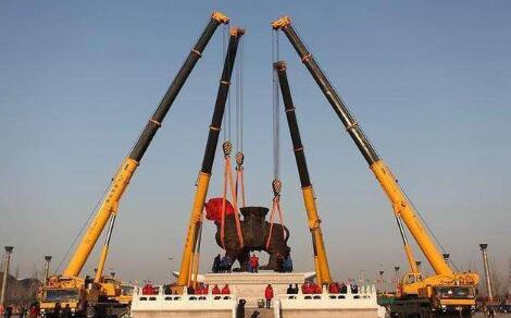 大型設備吊裝起重隊在工作中要格外注意哪些事項？