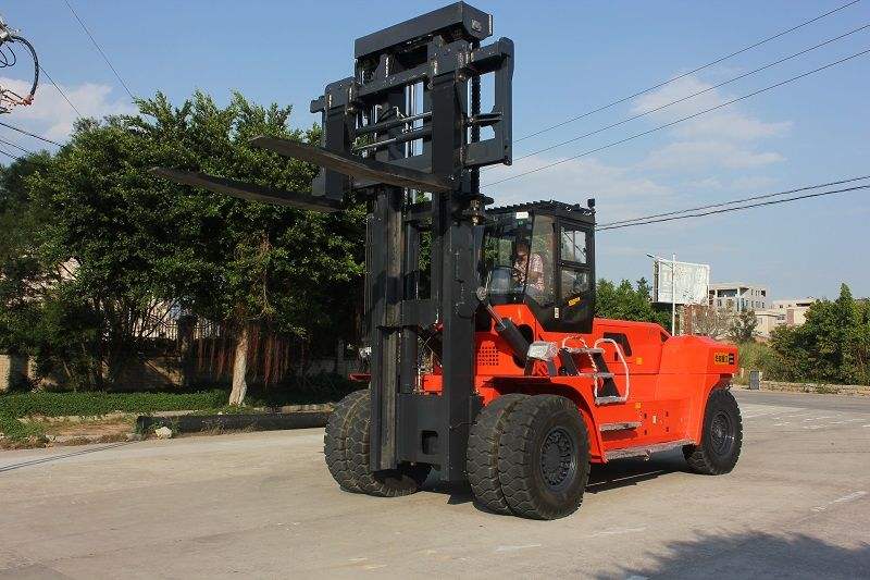 無錫設備搬運廠家:叉車在設備搬運中需要預防哪些事故的發生？