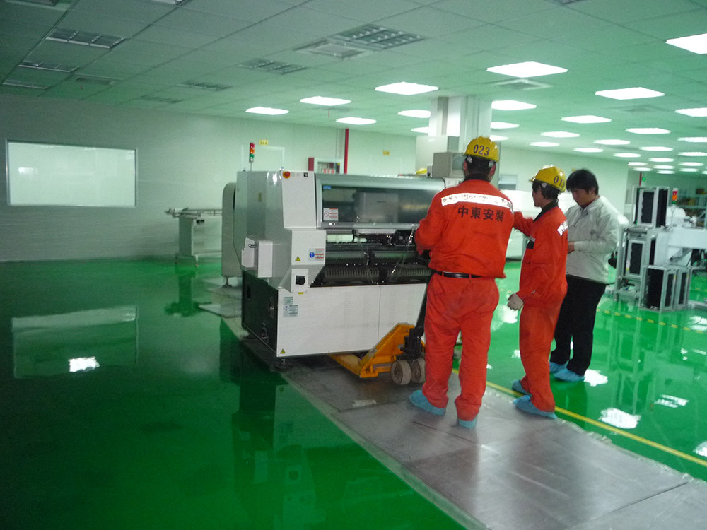 二樓平臺無塵室吊裝作業