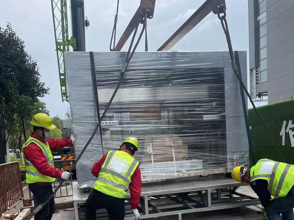 二樓平臺無塵室吊裝作業